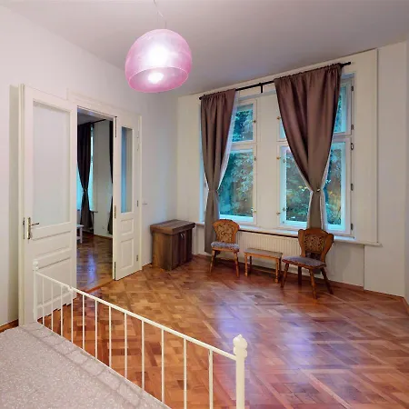 14b Charm Apt Wenceslas Square With Shared Kitchen And Bathroom منزل للإقامة