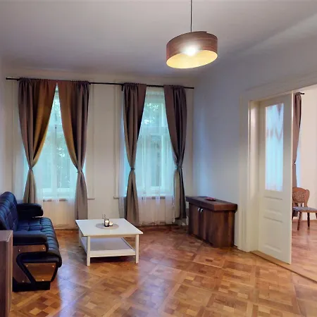 منزل للإقامة 14b Charm Apt Wenceslas Square With Shared Kitchen And Bathroom *