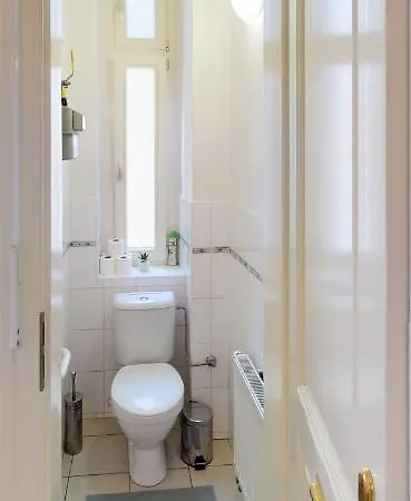 14b Charm Apt Wenceslas Square With Shared Kitchen And Bathroom