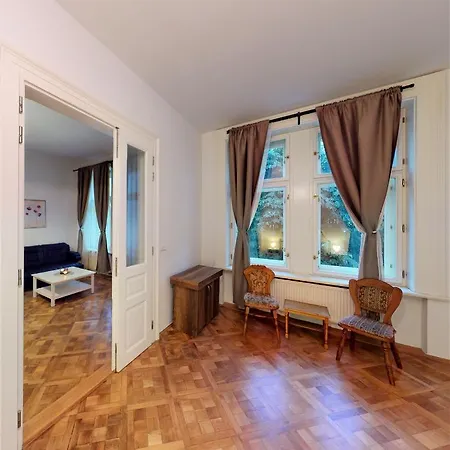 14b Charm Apt Wenceslas Square With Shared Kitchen And Bathroom *