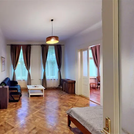 14b Charm Apt Wenceslas Square With Shared Kitchen And Bathroom *