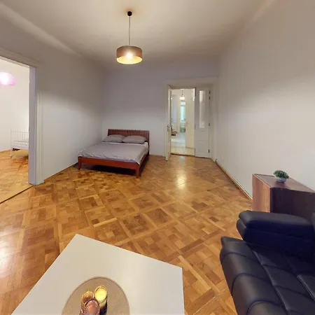 14b Charm Apt Wenceslas Square With Shared Kitchen And Bathroom Prag