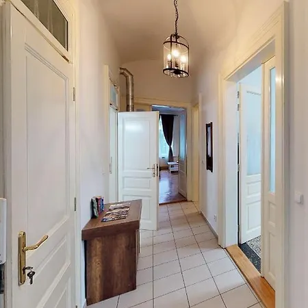 14b Charm Apt Wenceslas Square With Shared Kitchen And Bathroom Séjour chez l'habitant Prague